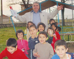 Field Director Dr. Nikolai Gavozov hands out treats to the children. 